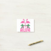 Post-it® Croire le Flamant rose de sensibilisation au cance (Sur un bureau)