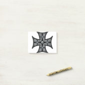 Post-it® Croix maltaise en argent (Sur un bureau)