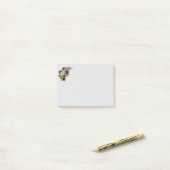 Post-it® Croix Violette Et Fleurs (Sur un bureau)