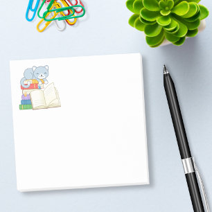 Post-it® Cute Chat au-dessus d'une pile de livres