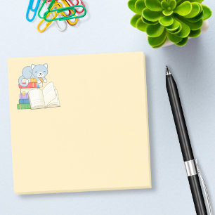Post-it® Cute Chat au-dessus d'une pile de livres