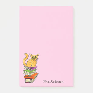Post-it® Cute Chat sur la pile de livres Nom de l'enseignan
