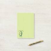 Post-it® Cute Green Cartoon Pickle (Sur un bureau)