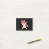 Post-it® Dabbing Unicorn (Sur un bureau)