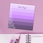 Post-it® Dégradé botanique violet rayé N'oubliez pas<br><div class="desc">Gardez le suivi de toutes vos tâches importantes avec ces notes postales personnalisées mignonnes. Le design présente des éléments botaniques dessinés à la main en blanc sur des rayures horizontales dans différentes nuances de violet. Le texte est entièrement personnalisable.</div>