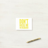 POST-IT® DON'T HASSLE ME I'M VACCINATED  (Sur un bureau)