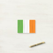 Post-it® Drapeau irlandais Vert Blanc Orange Post-it (Sur un bureau)