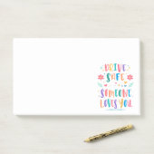 Post-it® Drive safe someone loves you (Sur un bureau)