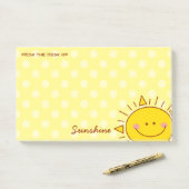 Post-it® Du bureau du mignon petit joyeux Doodle soleil (Sur un bureau)