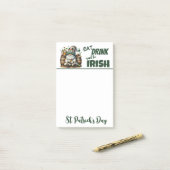 Post-it® Eat Drink and Be Irish Gnome Notes (Sur un bureau)
