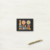 Post-it® Enseignant Enfants Rétro Groovy 100 Jours D'école (Sur un bureau)