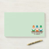 Post-it® Facilement distrait par vert mignon de gnomes (Sur un bureau)