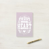 Post-it® Faites confiance à votre coeur (Sur un bureau)