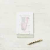 Post-it® Farms | White Barn Door With American Flag (Sur un bureau)