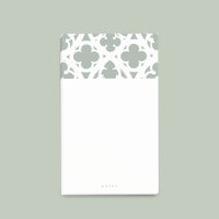 Fenêtre gothique minimaliste (Olive pâle)