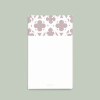 Fenêtre gothique minimaliste (rose pâle toscan)