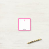 Post-it® Flamant rose rose vif et bordure blanche avec nom (Sur un bureau)