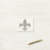Post-it® Fleur de lis Motif Classic (Sur un bureau)