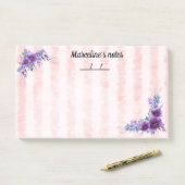 Post-it® Fleur violette délicate et bandes rouges molles 10 (Sur un bureau)