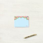 Post-it® Fleurs roses et calligraphie sur fond bleu clair (Sur un bureau)