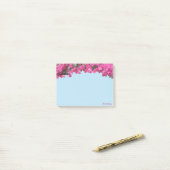 Post-it® Fleurs tropicales sur fond bleu clair (Sur un bureau)