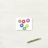 Post-it® Formes de donuts tachetées excentriques (Sur un bureau)