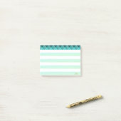 Post-it® Formes de pyramide de menthe verte & rayures (Sur un bureau)