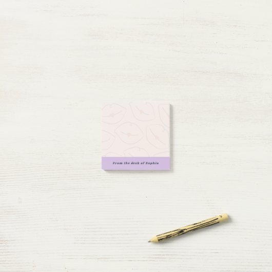 Post-it® From The Desk Of Custom Name Lips Pattern Lilac (Sur un bureau)
