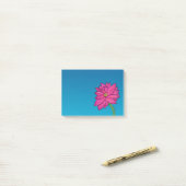 Post-it® Fuchsia Pink Flower Wide Post-It Notes (Sur un bureau)