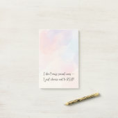 Post-it® Funny Introvert RSVP Quote & Subtle Watercolor (Sur un bureau)