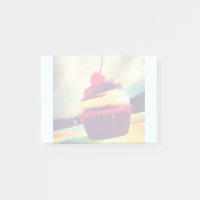 Gâteau Cupcake Coloré avec Cerise sur le Dessus