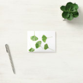 Post-it® Ginkgo Biloba Leaf contre le Arrière - plan blanc (Bureau)
