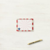 Post-it® Gloire âgée - rouge, blanc et bleu (Sur un bureau)