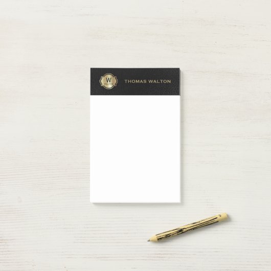 Post-it® Gold Monogram Black Leather Look Elegant (Sur un bureau)