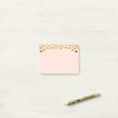 Post-it® Golden Confetti sur Coral Pink Post-It Notes (Sur un bureau)