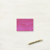 Post-it® Grain de bois rose (Sur un bureau)