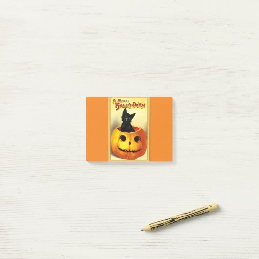 Post-it® Halloween Kitty assis à Jack-o'-lantern (Sur un bureau)