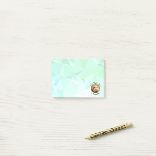 Post-it® HammyVille - Hamster mignon avec citation motivati (Sur un bureau)