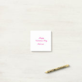 Post-it® Happy Valentine's day pink text name message (Sur un bureau)