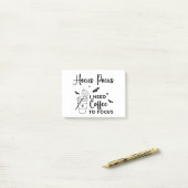 Post-it® Hocus Pocus J'ai besoin de café pour me concentrer (Sur un bureau)