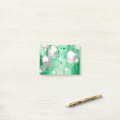 Post-it® Joie argentée de renne de Bokeh de boules vertes (Sur un bureau)