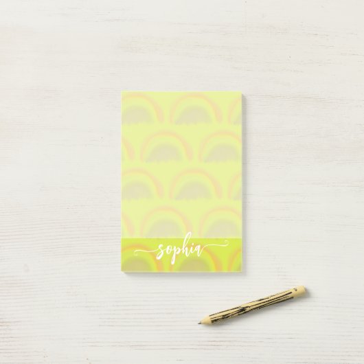 Post-it® Joli pastel arc-en-ciel nom motif personnalisé (Sur un bureau)