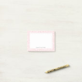 Post-it® Joli Pastel Empreinte de léopard Motif rose Nom (Sur un bureau)