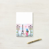Post-it® Jolie femme et ballon de coeur rose - I Love Paris (Sur un bureau)