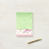 Post-it® Jolie floraison rose et verte avec libellule (Sur un bureau)