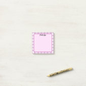 Post-it® Jolies Notes à motif gingham violet pastel (Sur un bureau)