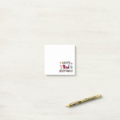 Post-it® Joyeux 2ème anniversaire. 2 ans d'anniversaire. (Sur un bureau)