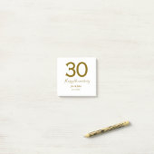 Post-it® Joyeux 30e anniversaire nom date golden bold lette (Sur un bureau)