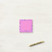 Post-it® Kawaii Pink Tamagotchi (Sur un bureau)