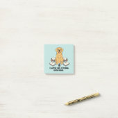 Post-it® Kind Scholar Golden Retriever Bookish Yellow Art (Sur un bureau)